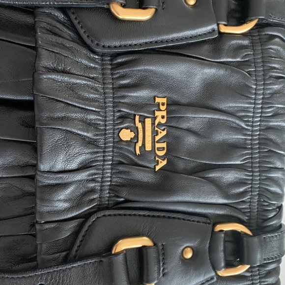 Prada bag - Picture 3 of 12